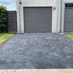 Oprit aanleggen in Maldegem met grijsblauwe klinkers - Maldegem - projectfoto 4 - Realisatie door PSBRUK Eeklo