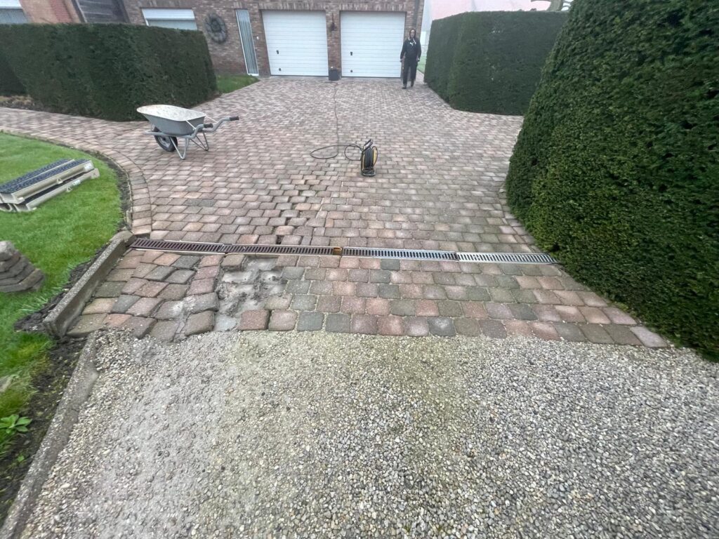 Oprit herstellen in Aalter met lichte bestrating - projectfoto 2 - Realisatie door PSBRUK Eeklo