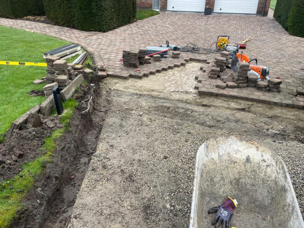 Oprit herstellen in Aalter met lichte bestrating - projectfoto 3 - Realisatie door PSBRUK Eeklo