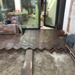 Terras aanleggen in Gent met kleiklinkers in visgraatverband - projectfoto 2 - Realisatie door PSBRUK Eeklo
